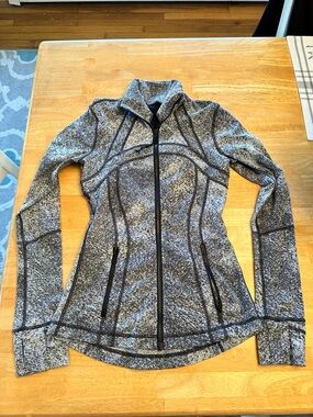 Lululemon define jacket size 4